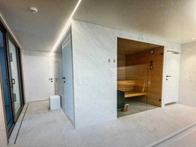 Schravenhoek Met Indoorzwembad En Sauna Вёрне Экстерьер фото
