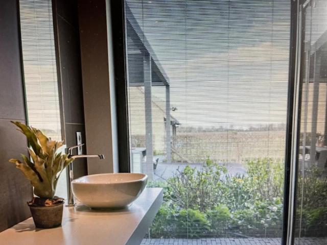 Schravenhoek Met Indoorzwembad En Sauna Вёрне Экстерьер фото